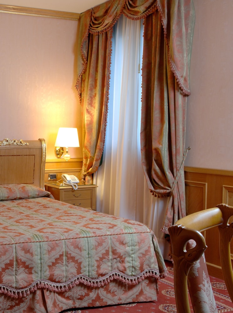 Andreola Central Hotel - zdjęcie 2
