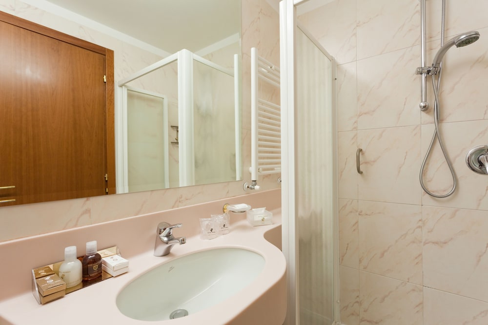 Hotel Berna — Hotel rooms in Milan, Lombardy