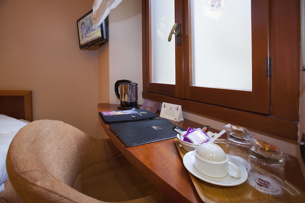 Hotel Berna — Hotel rooms in Milan, Lombardy
