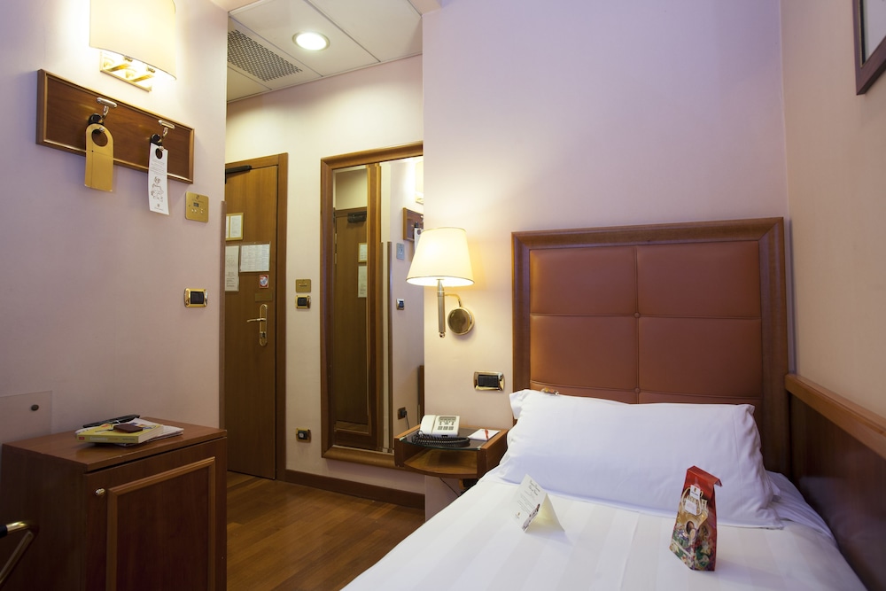 Hotel Berna — Hotel rooms in Milan, Lombardy