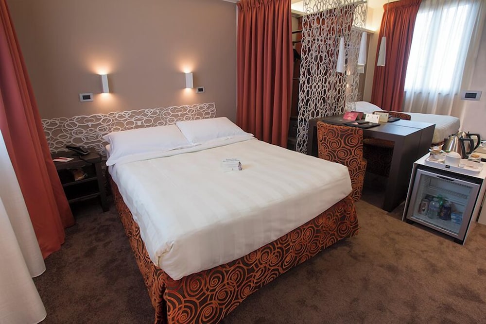 Hotel Berna — Hotel rooms in Milan, Lombardy