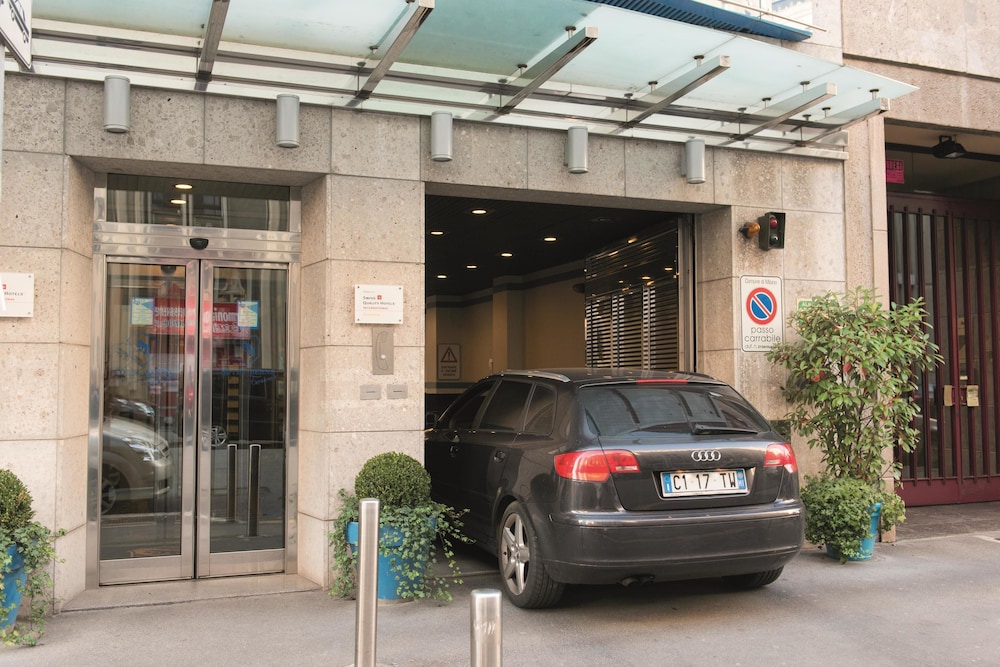 Hotel Berna — Hotel building in Milan, Lombardy