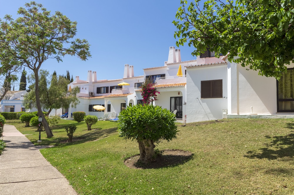 Rocha Brava Village Resort — Hotel building in Carvoeiro, Faro