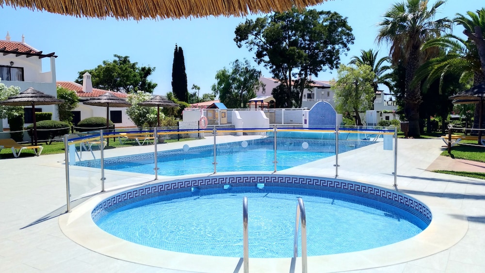 Rocha Brava Village Resort — Swimming pool in Carvoeiro, Faro