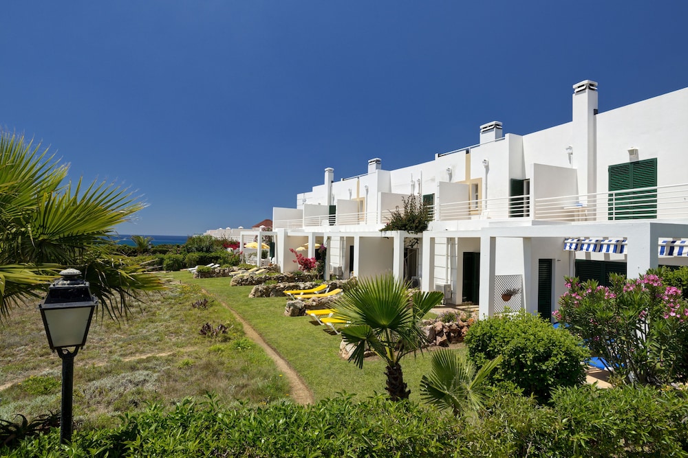 Rocha Brava Village Resort — Hotel building in Carvoeiro, Faro