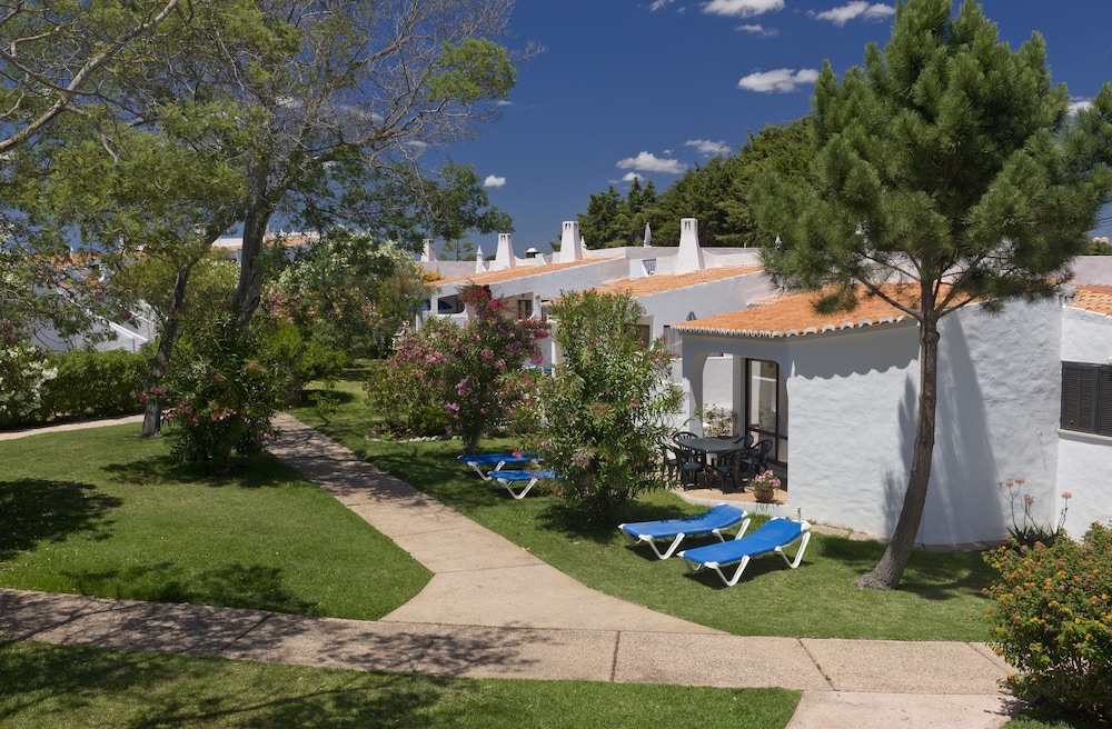 Rocha Brava Village Resort — Hotel building in Carvoeiro, Faro