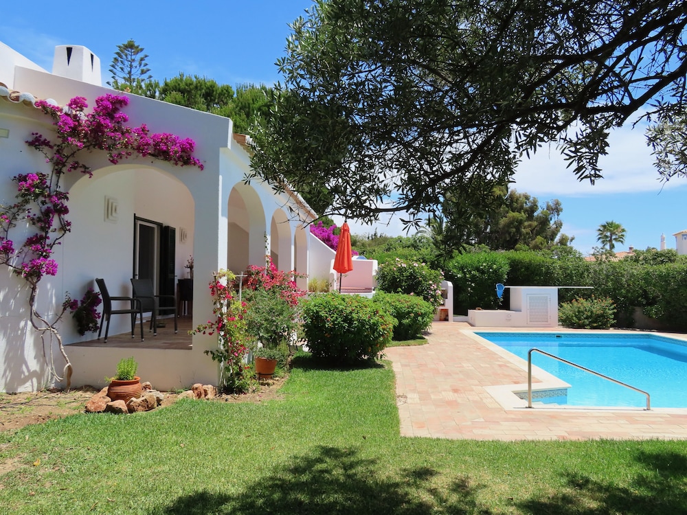 Rocha Brava Village Resort — Swimming pool in Carvoeiro, Faro