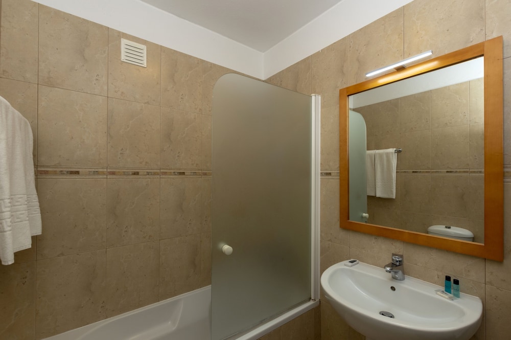 Rocha Brava Village Resort — Hotel rooms in Carvoeiro, Faro