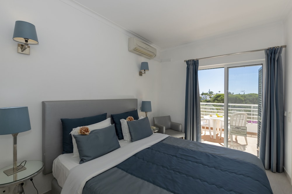 Rocha Brava Village Resort — Hotel rooms in Carvoeiro, Faro