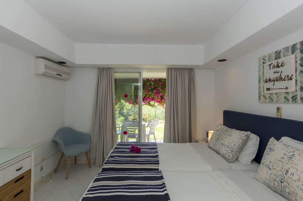 Rocha Brava Village Resort — Hotel rooms in Carvoeiro, Faro