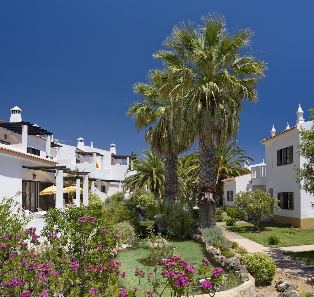 Rocha Brava Village Resort — Hotel building in Carvoeiro, Faro