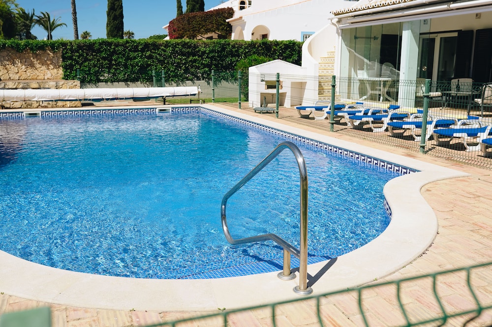 Rocha Brava Village Resort — Swimming pool in Carvoeiro, Faro