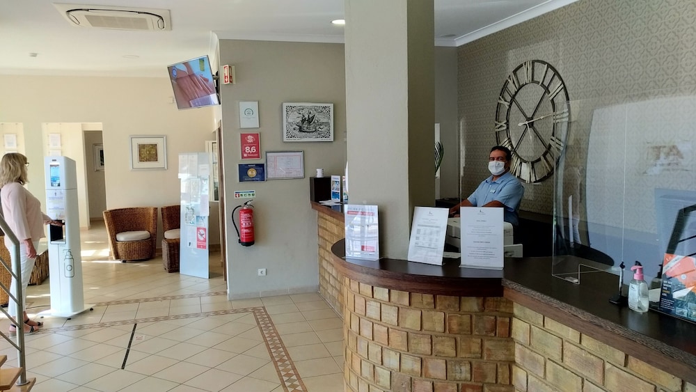 Rocha Brava Village Resort — Hotel building in Carvoeiro, Faro
