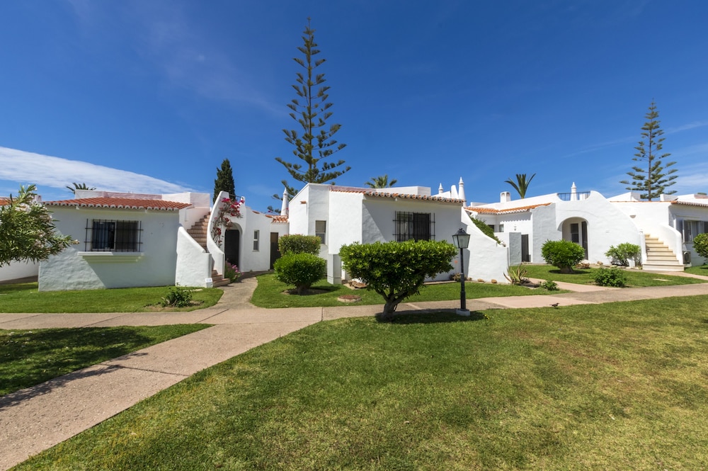 Rocha Brava Village Resort — Hotel building in Carvoeiro, Faro