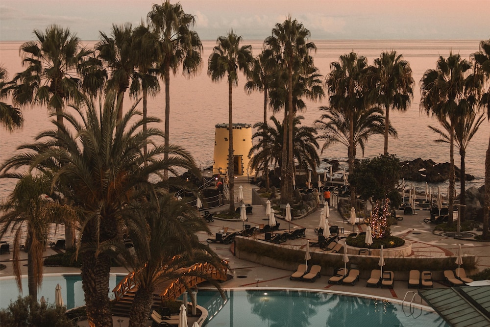 Royal Savoy - Ocean Resort - Savoy Signature — Swimming pool in Funchal, Madeira