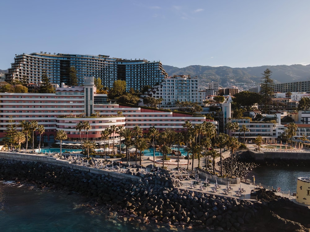 Royal Savoy - Ocean Resort - Savoy Signature — Hotel building in Funchal, Madeira