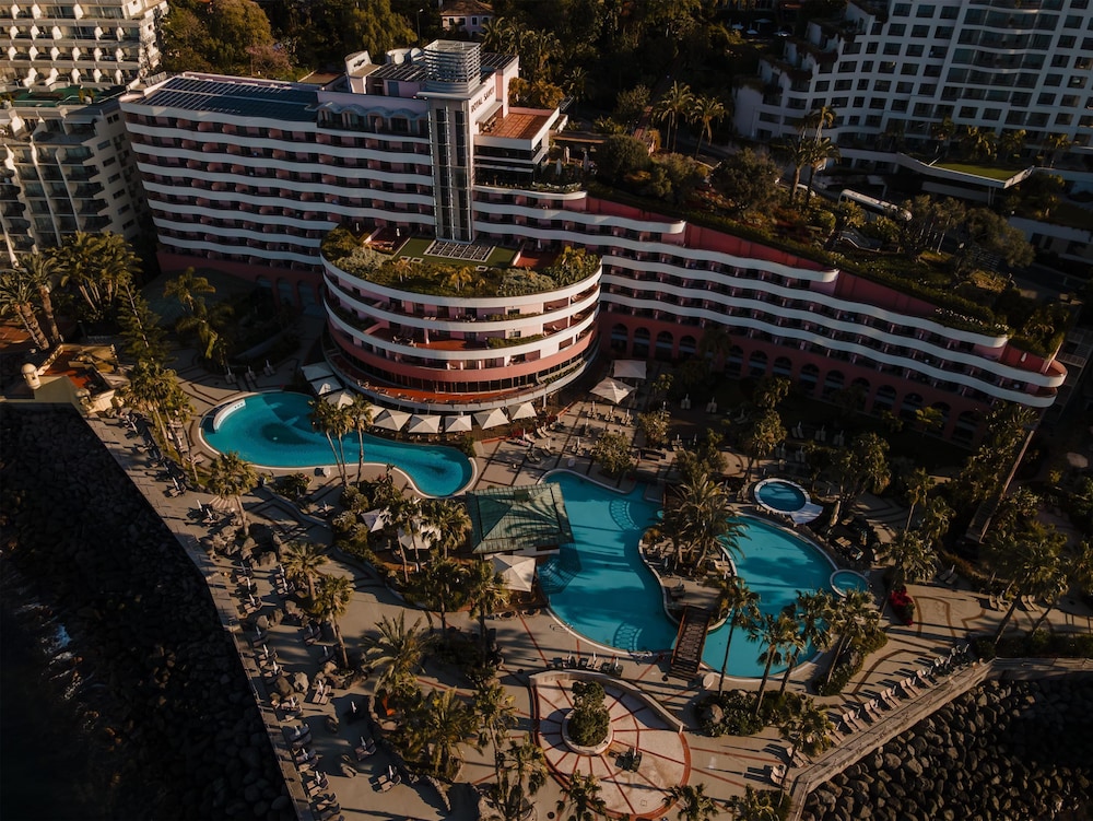 Royal Savoy - Ocean Resort - Savoy Signature — Swimming pool in Funchal, Madeira