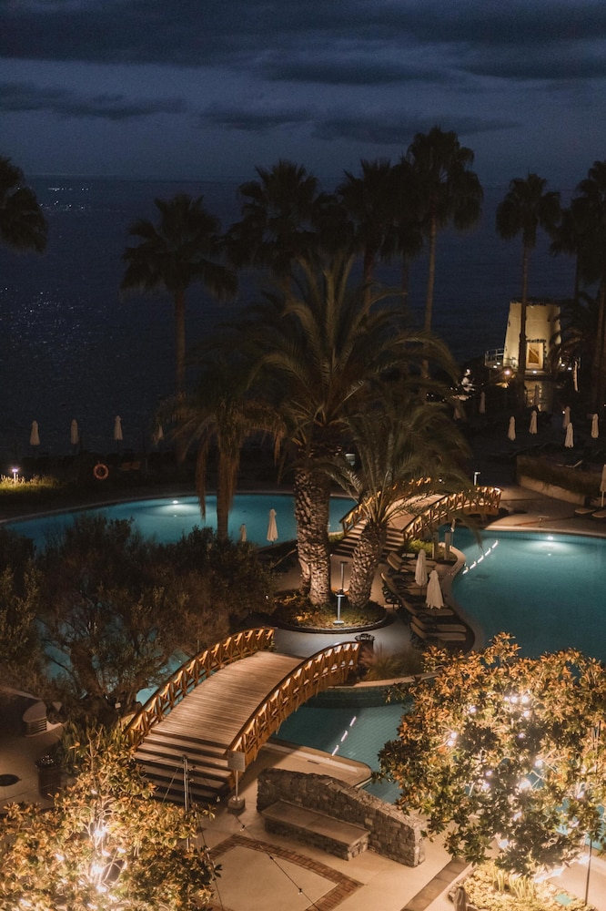 Royal Savoy - Ocean Resort - Savoy Signature — Swimming pool in Funchal, Madeira