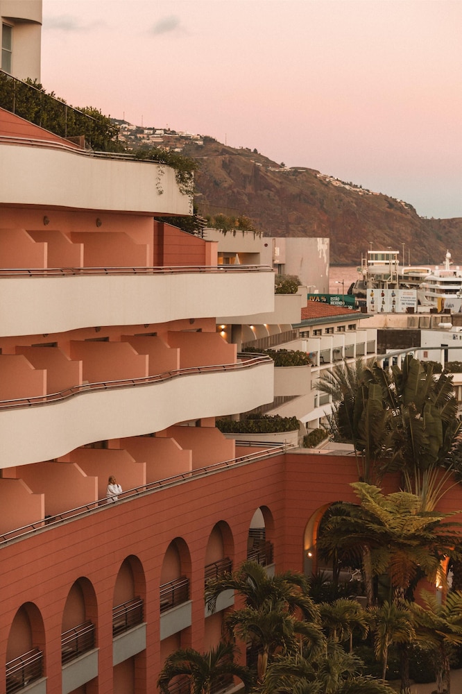 Royal Savoy - Ocean Resort - Savoy Signature — Hotel building in Funchal, Madeira