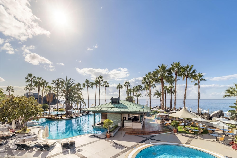 Royal Savoy - Ocean Resort - Savoy Signature — Swimming pool in Funchal, Madeira