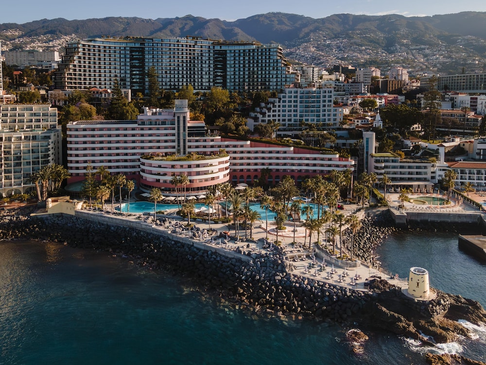 Royal Savoy - Ocean Resort - Savoy Signature — Hotel building in Funchal, Madeira