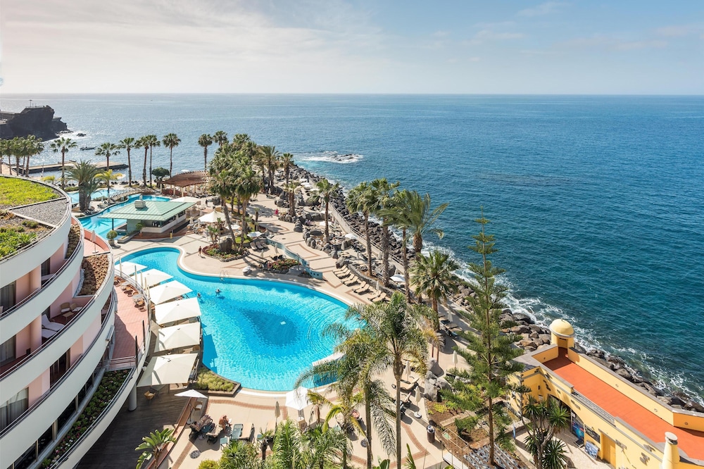 Royal Savoy - Ocean Resort - Savoy Signature — Swimming pool in Funchal, Madeira