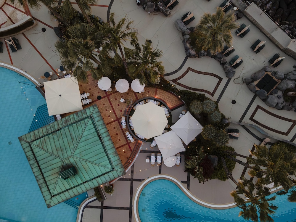 Royal Savoy - Ocean Resort - Savoy Signature — Swimming pool in Funchal, Madeira