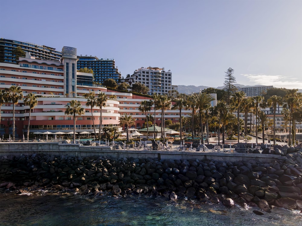 Royal Savoy - Ocean Resort - Savoy Signature — Hotel building in Funchal, Madeira