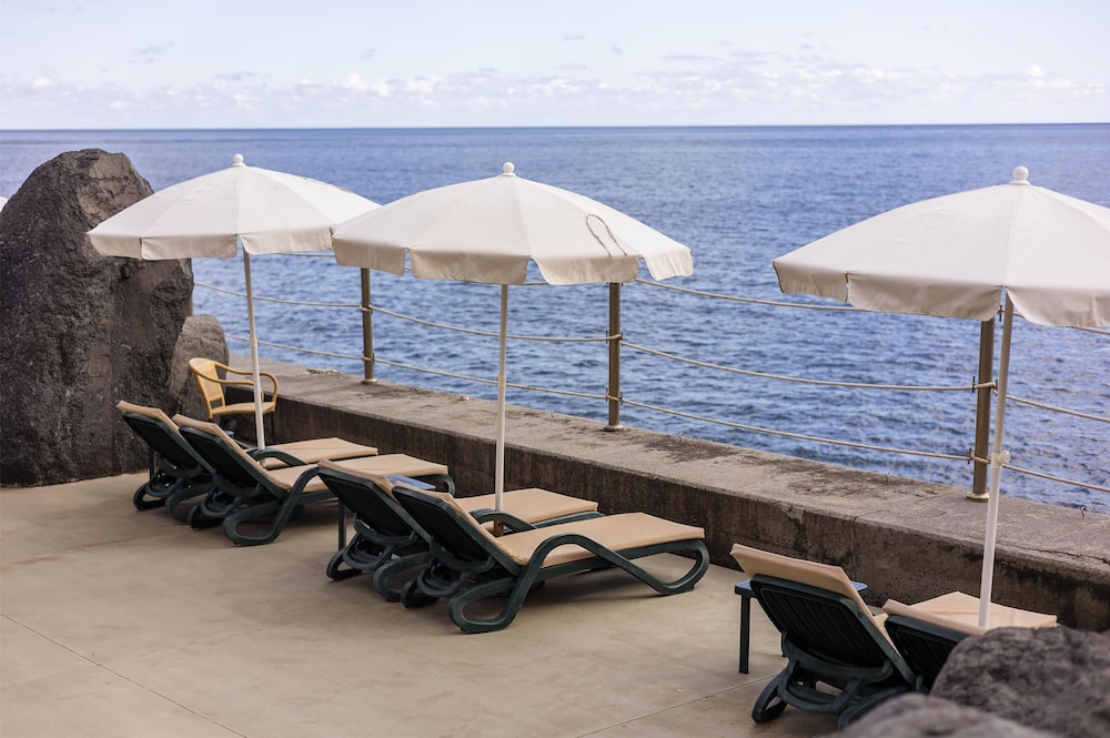 Royal Savoy - Ocean Resort - Savoy Signature — Beach in Funchal, Madeira