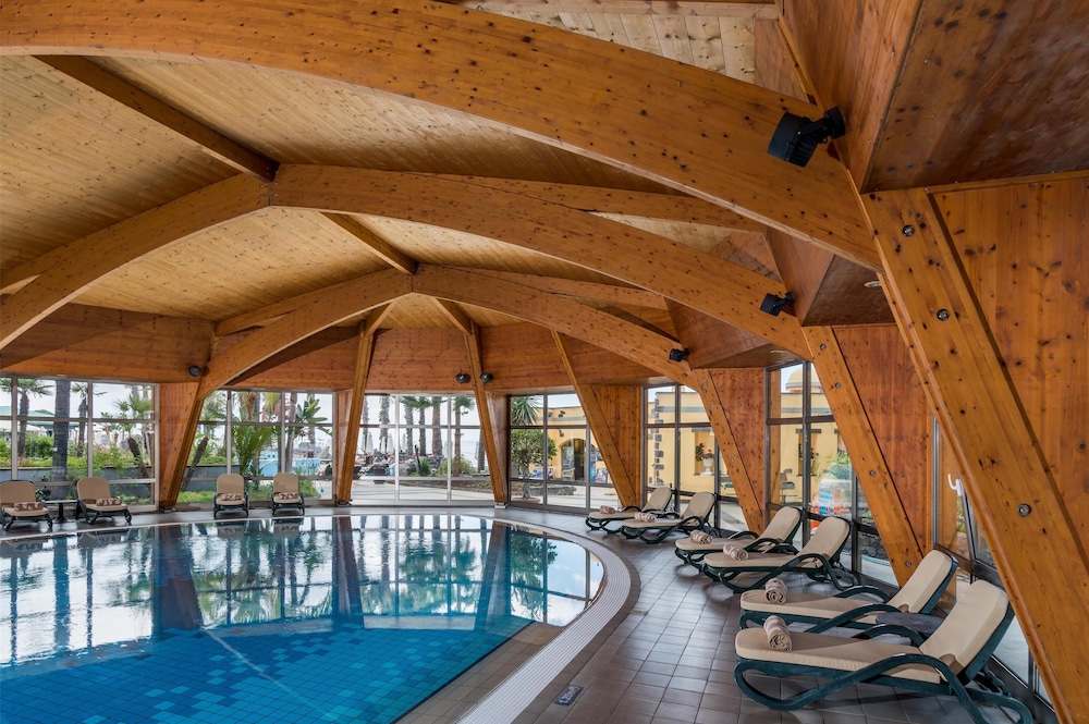 Royal Savoy - Ocean Resort - Savoy Signature — Swimming pool in Funchal, Madeira