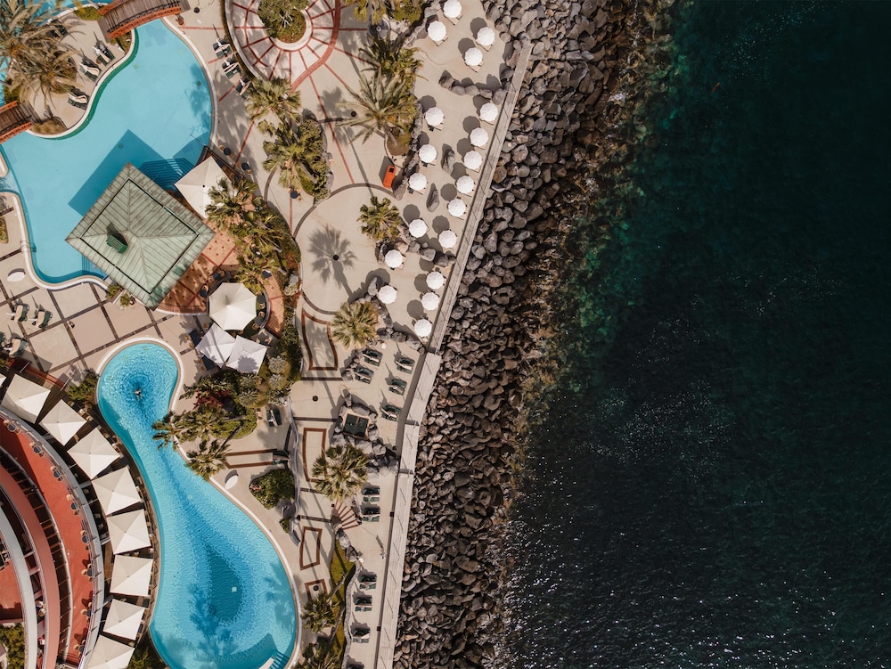 Royal Savoy - Ocean Resort - Savoy Signature — Swimming pool in Funchal, Madeira