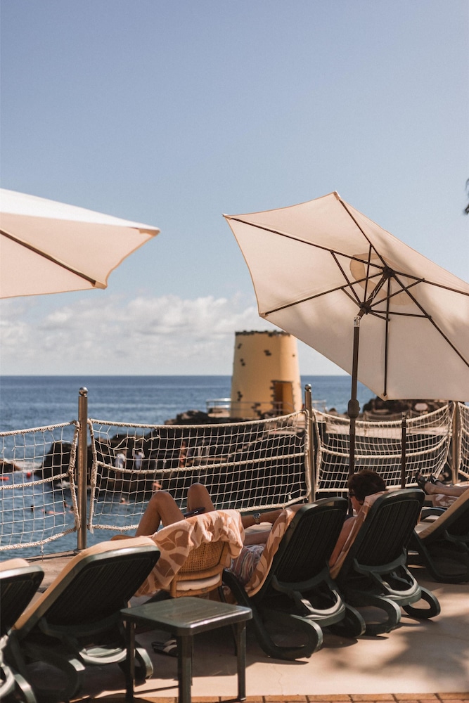 Royal Savoy - Ocean Resort - Savoy Signature — Beach in Funchal, Madeira