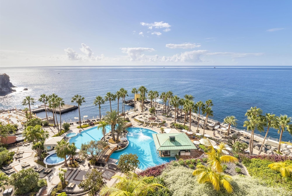 Royal Savoy - Ocean Resort - Savoy Signature — Swimming pool in Funchal, Madeira