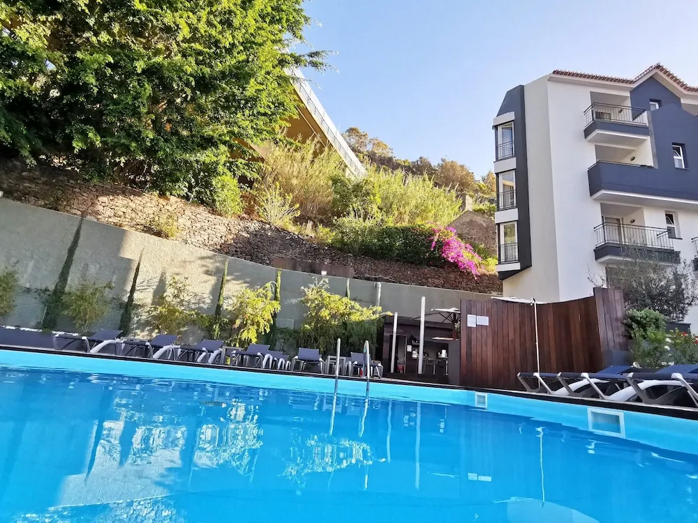 Santa Cruz Village Hotel