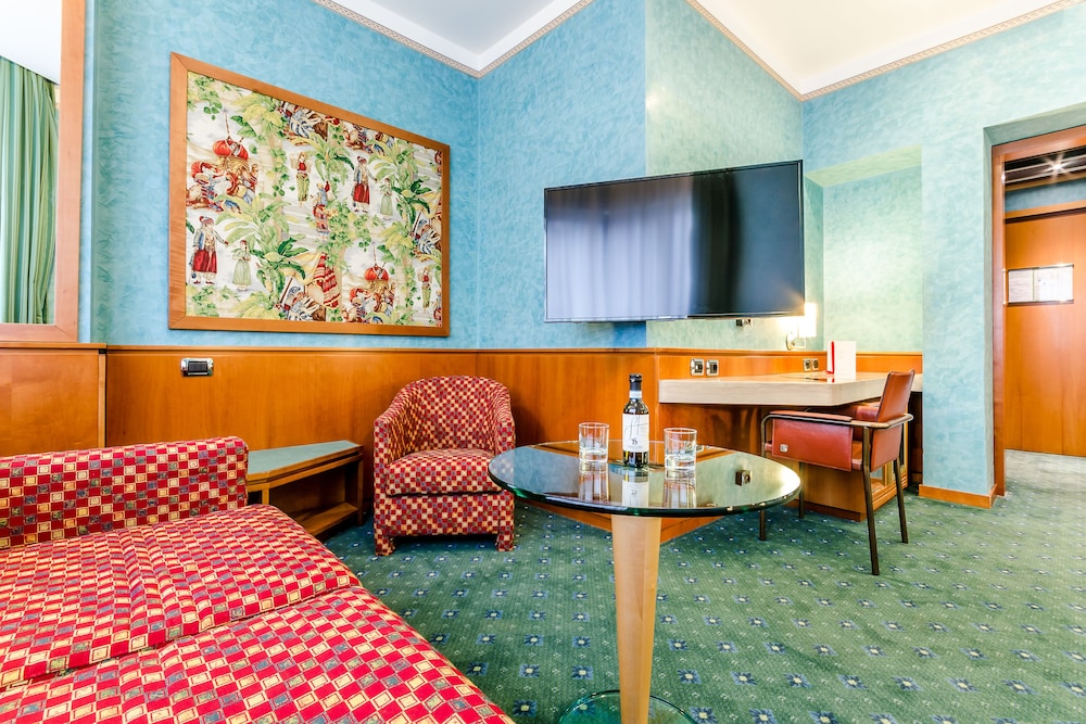 Hotel Brunelleschi — Hotel rooms in Milan, Lombardy