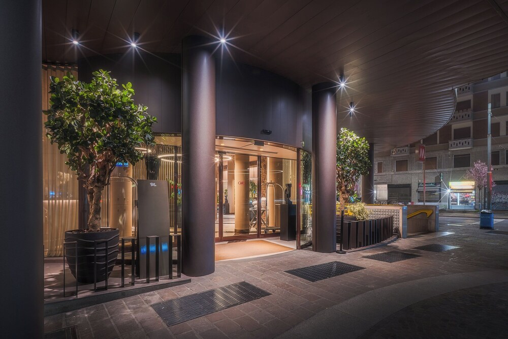 Crowne Plaza Milan City by IHG — Hotel building in Milan, Lombardy