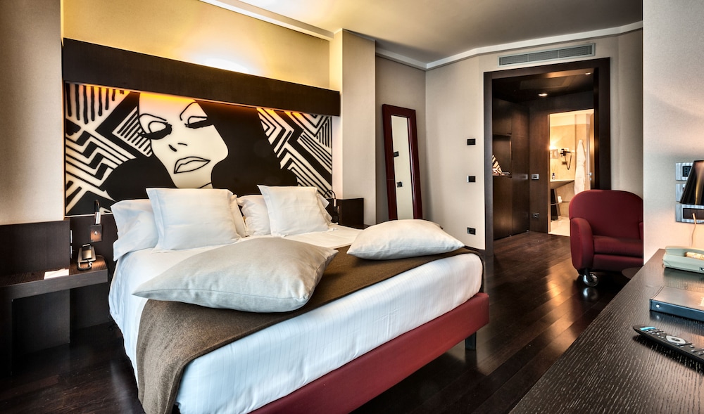 Crowne Plaza Milan City by IHG — Hotel rooms in Milan, Lombardy