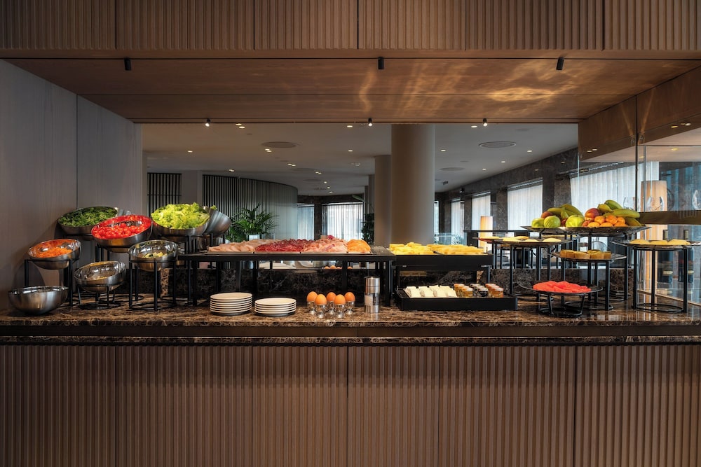 Crowne Plaza Milan City by IHG — Restaurant & bars in Milan, Lombardy