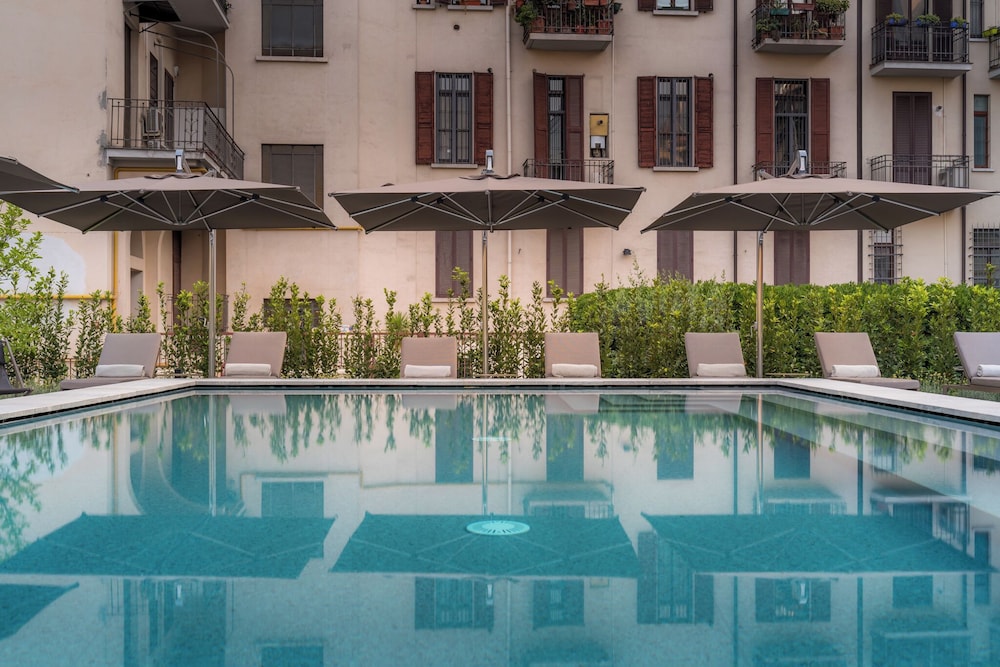 Crowne Plaza Milan City by IHG — Swimming pool in Milan, Lombardy