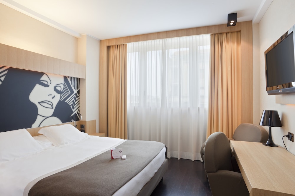 Crowne Plaza Milan City by IHG — Hotel rooms in Milan, Lombardy