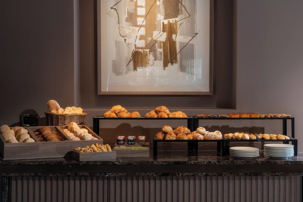 Crowne Plaza Milan City by IHG — Restaurant & bars in Milan, Lombardy