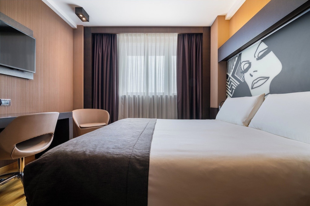 Crowne Plaza Milan City by IHG — Hotel rooms in Milan, Lombardy