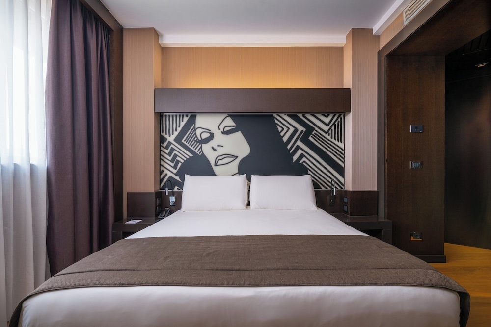 Crowne Plaza Milan City by IHG — Hotel rooms in Milan, Lombardy