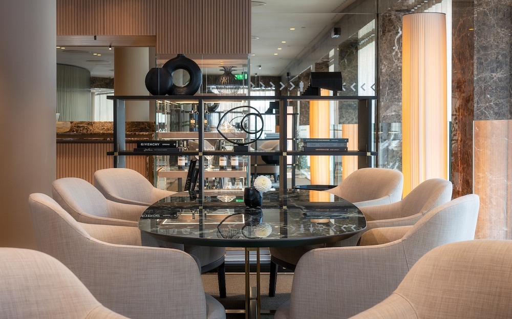 Crowne Plaza Milan City by IHG — Restaurant & bars in Milan, Lombardy