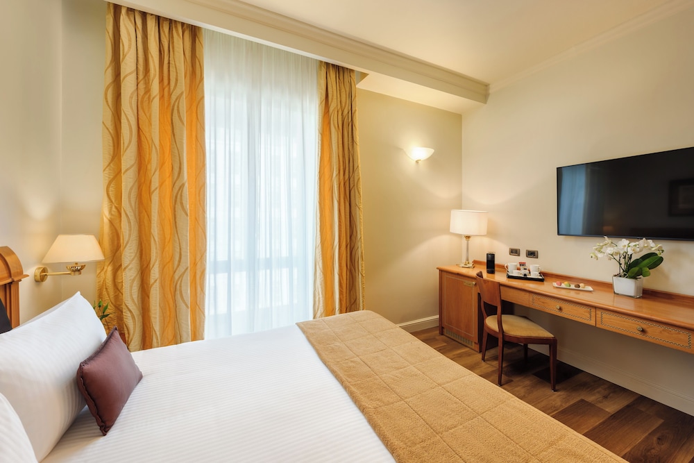 Hotel Dei Cavalieri Milano Duomo — Hotel rooms in Milan, Lombardy