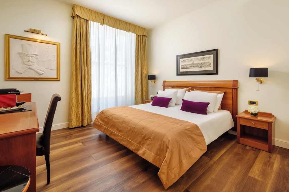 Hotel Dei Cavalieri Milano Duomo — Hotel rooms in Milan, Lombardy