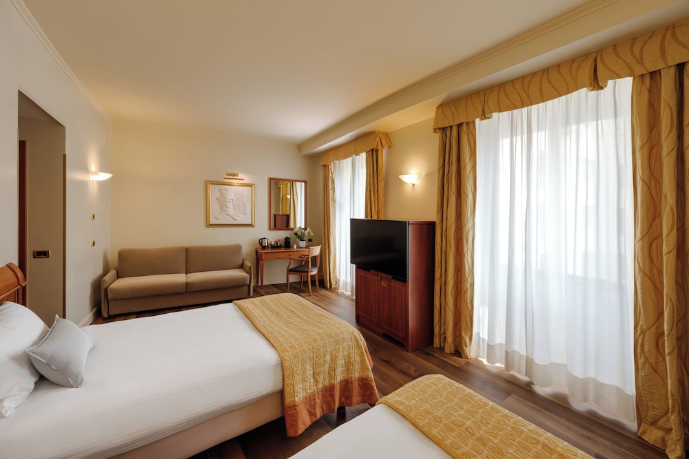 Hotel Dei Cavalieri Milano Duomo — Hotel rooms in Milan, Lombardy