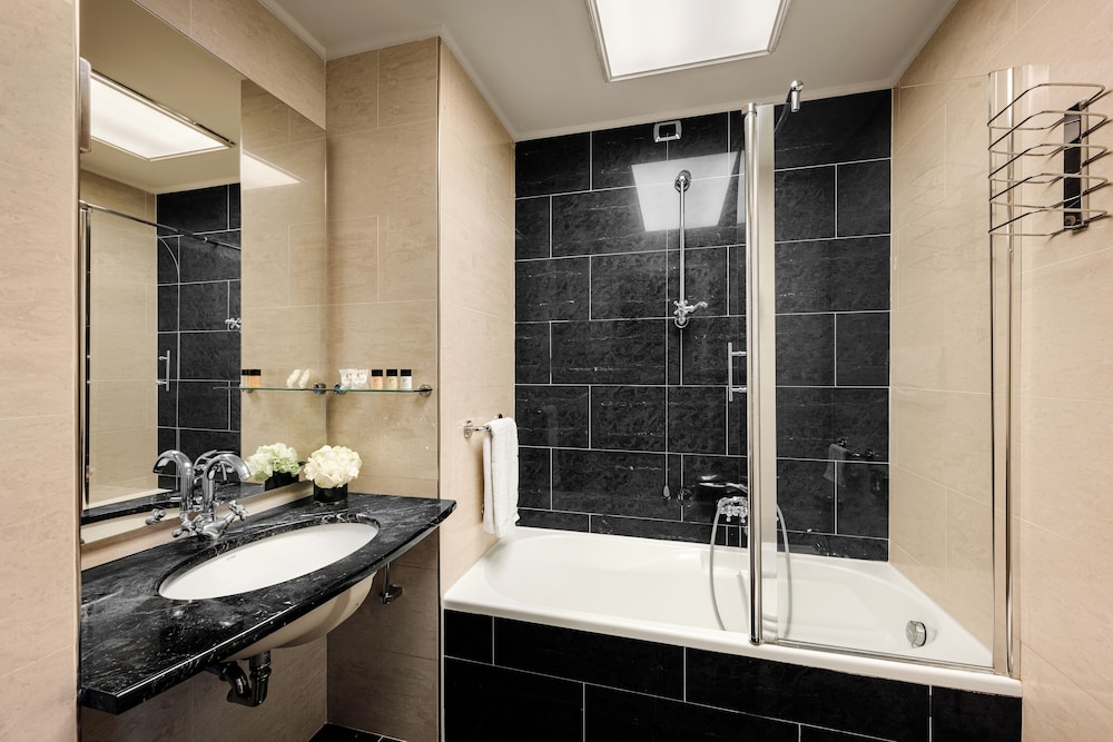 Hotel Dei Cavalieri Milano Duomo — Hotel rooms in Milan, Lombardy