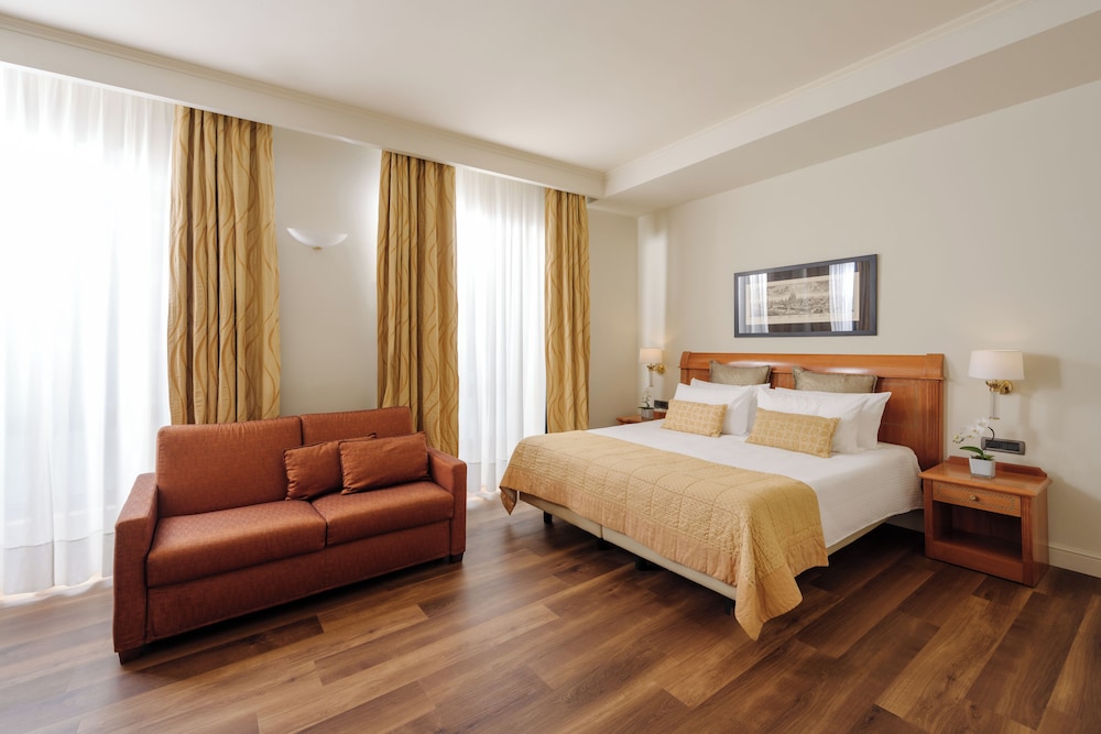 Hotel Dei Cavalieri Milano Duomo — Hotel rooms in Milan, Lombardy