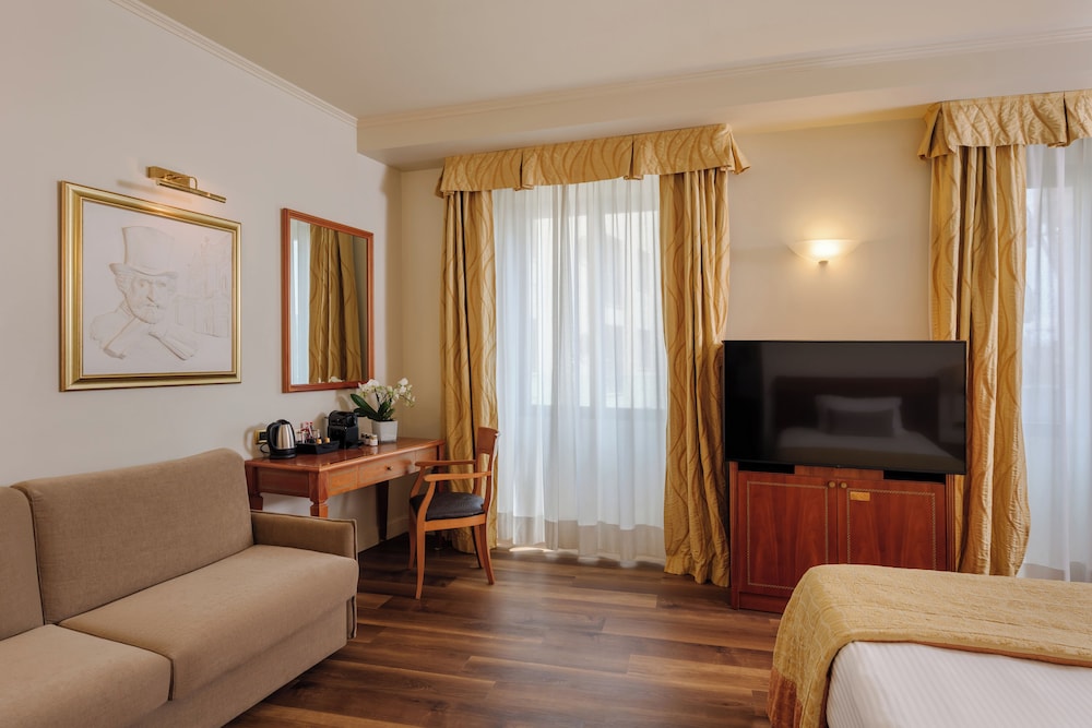 Hotel Dei Cavalieri Milano Duomo — Hotel rooms in Milan, Lombardy